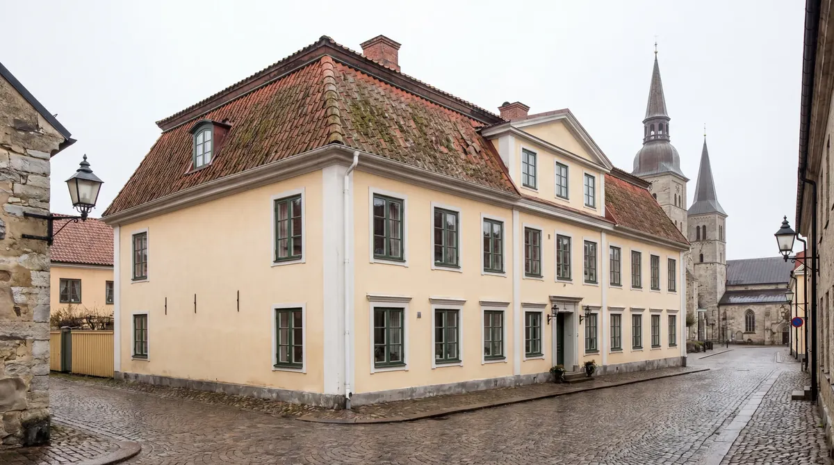 Före – Renässansvilla i Mariestad centrum – mansardtak i Mariestadstegel
